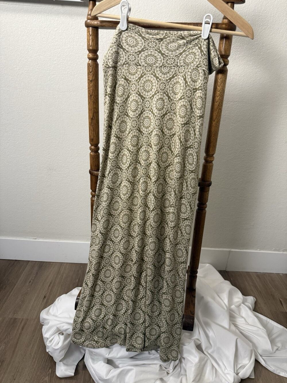 Downeast Womens Small Boho Maxi Skirt Sage Green Floral Medallion Print Made USA